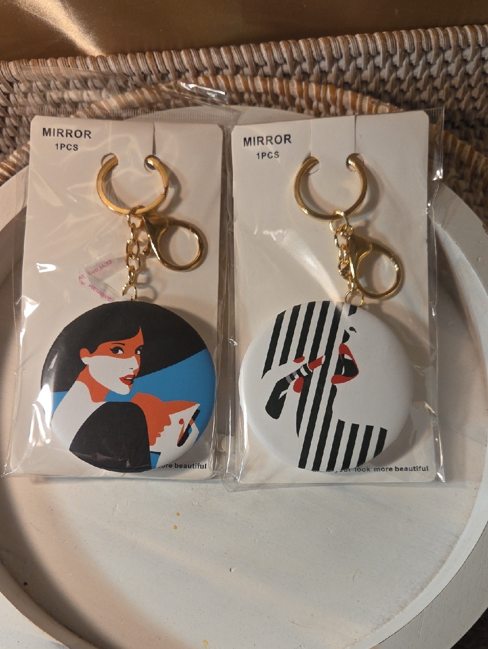 Stylish Compact Hand Mirror Keychain - Black & White Designs
